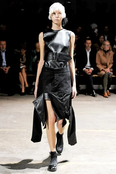 Look 25